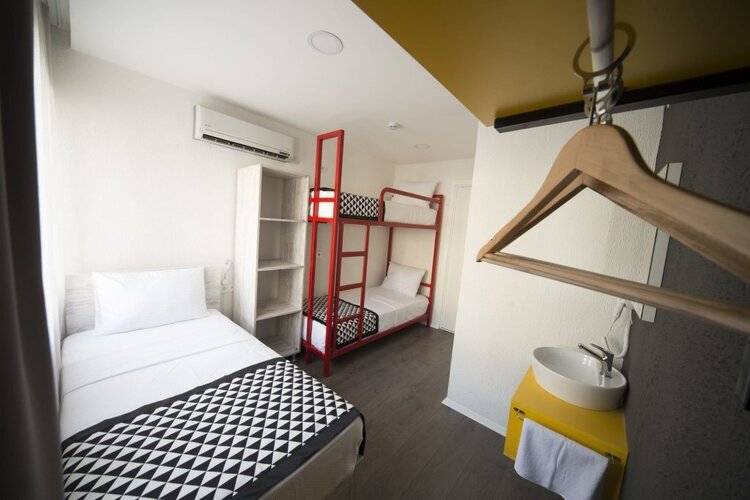 Piano Hotel