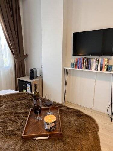 B.Equine Range Hotel