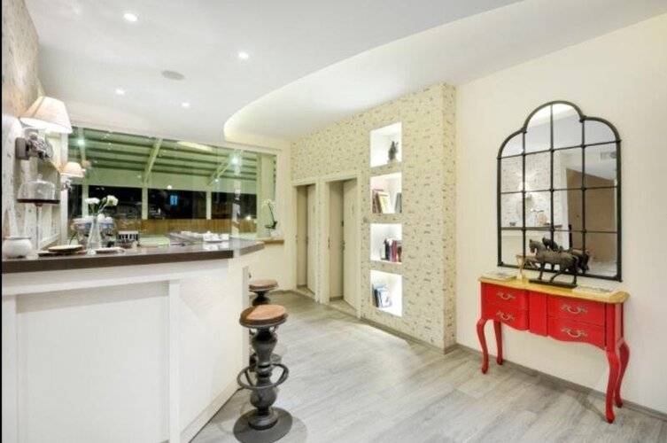 B.Equine Range Hotel