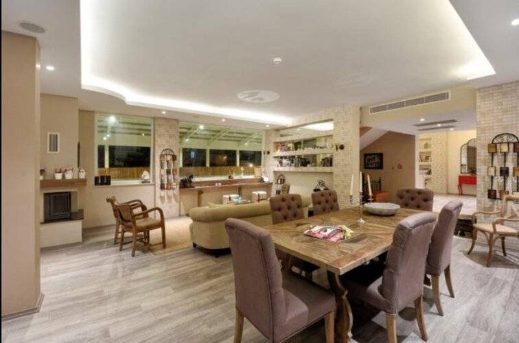 B.Equine Range Hotel