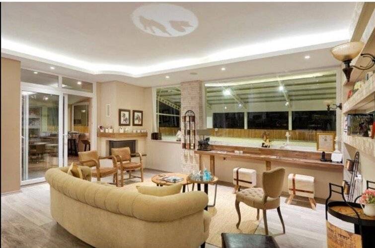 B.Equine Range Hotel
