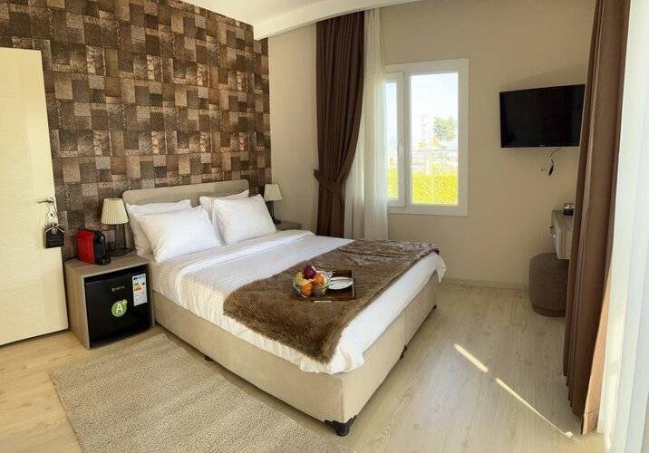 B.Equine Range Hotel
