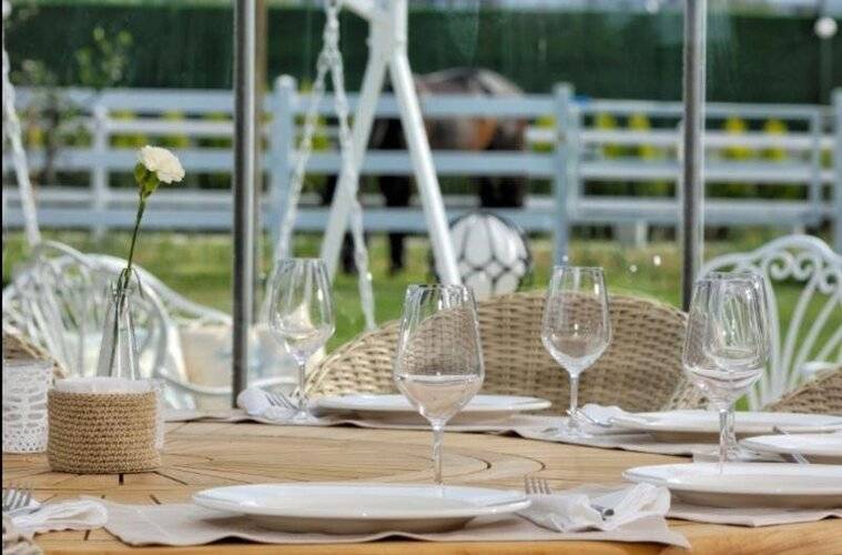 B.Equine Range Hotel