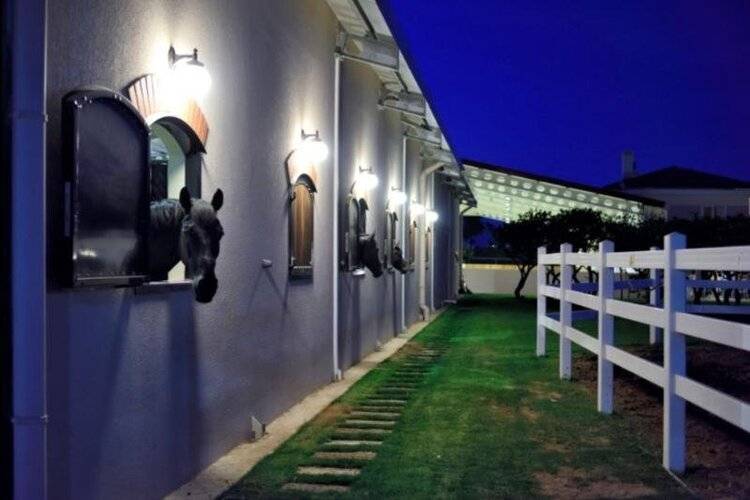 B.Equine Range Hotel