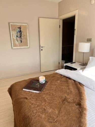 B.Equine Range Hotel
