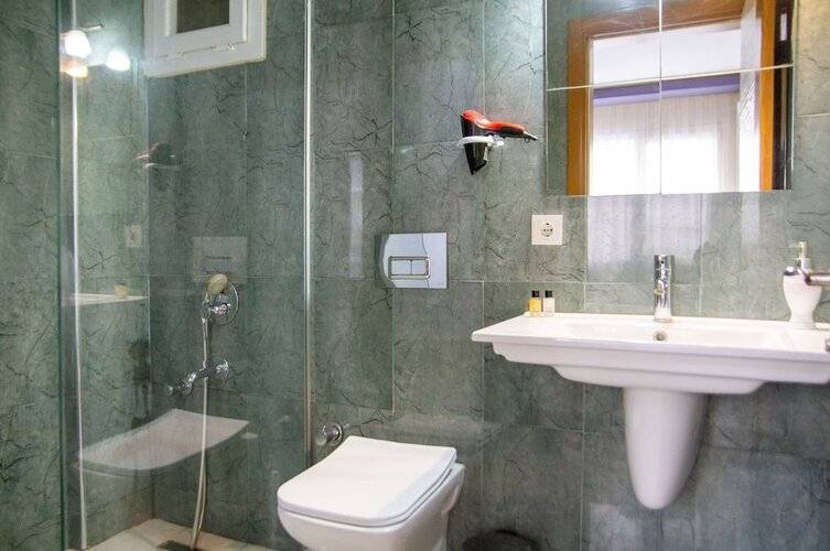 Fi Homes (Adults Only 18+)