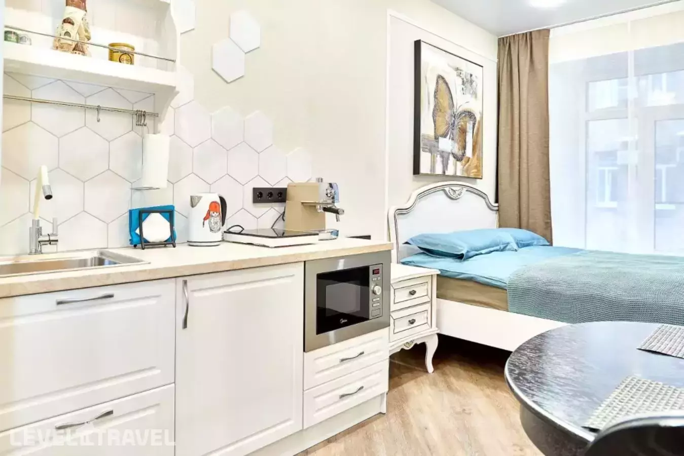 Критик Отдыхает На Литейном 61