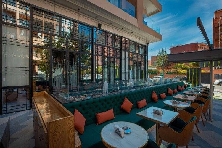 Stars Hotel