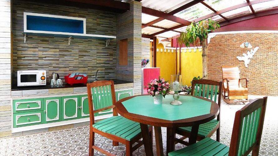Forest Bungalows & Mama's Restaurant