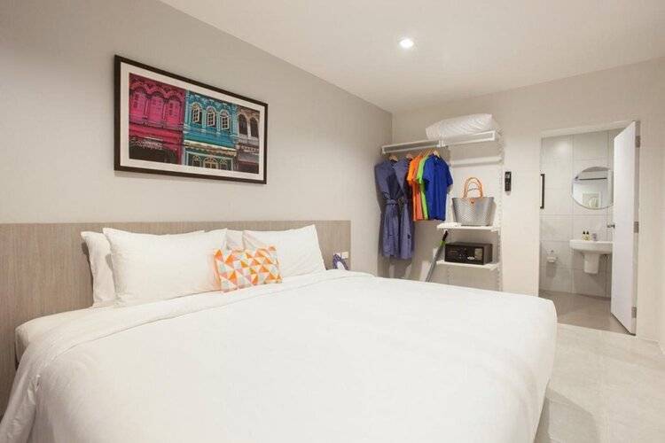 Recenta Suite Phuket Suanluang