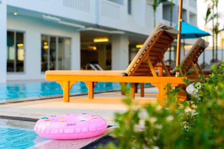 Recenta Suite Phuket Suanluang