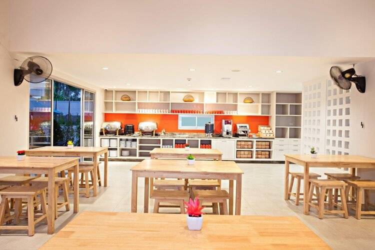 Recenta Suite Phuket Suanluang