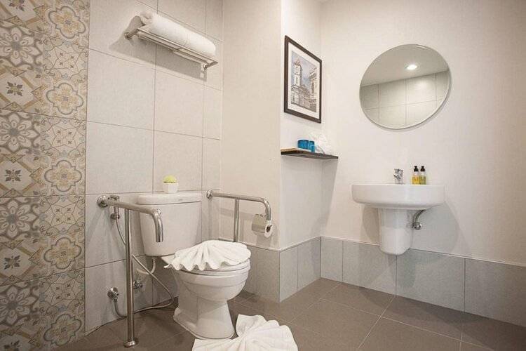 Recenta Suite Phuket Suanluang