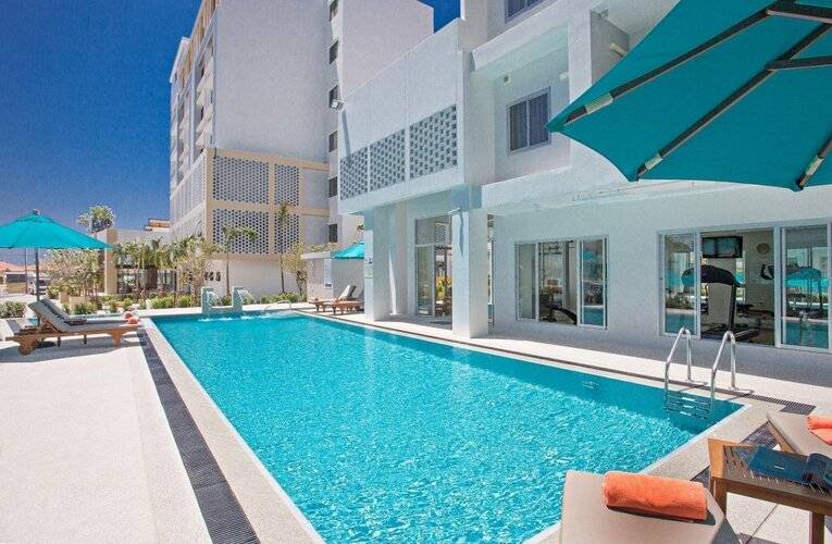 Recenta Suite Phuket Suanluang