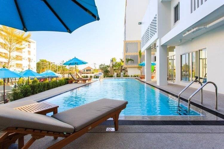 Recenta Suite Phuket Suanluang