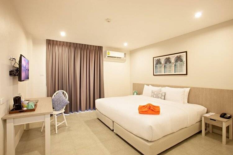 Recenta Suite Phuket Suanluang