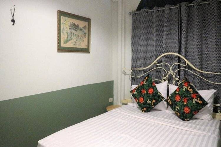 The Neighbors Hostel (Adults Only 18+)