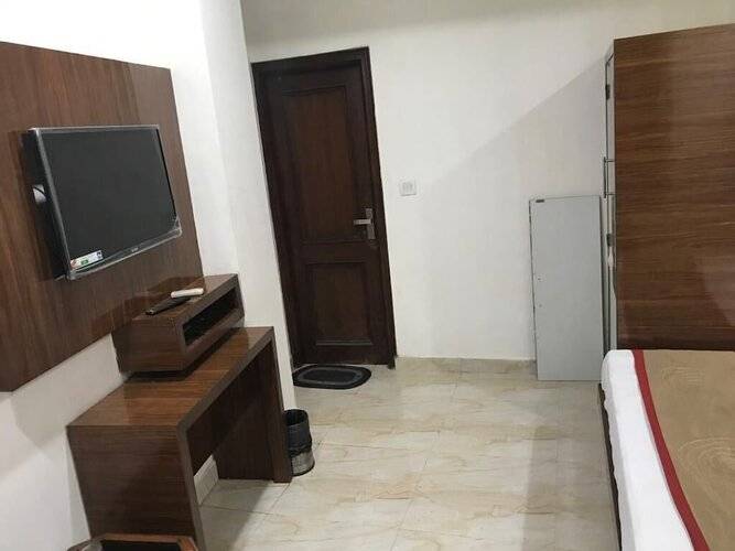 Adb Rooms Hotel Crystal Deluxe