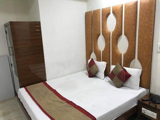 Adb Rooms Hotel Crystal Deluxe