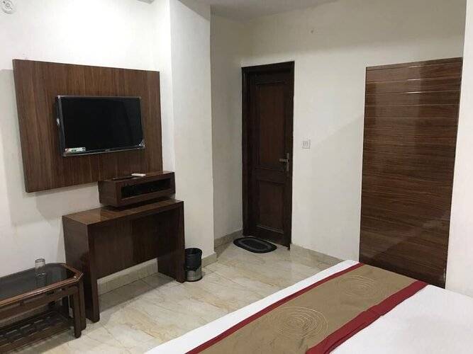 Adb Rooms Hotel Crystal Deluxe