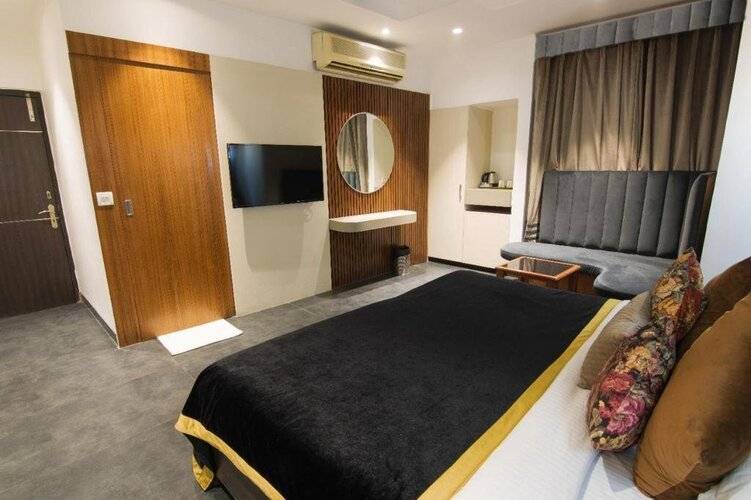 Hotel Sri Nanak Continental