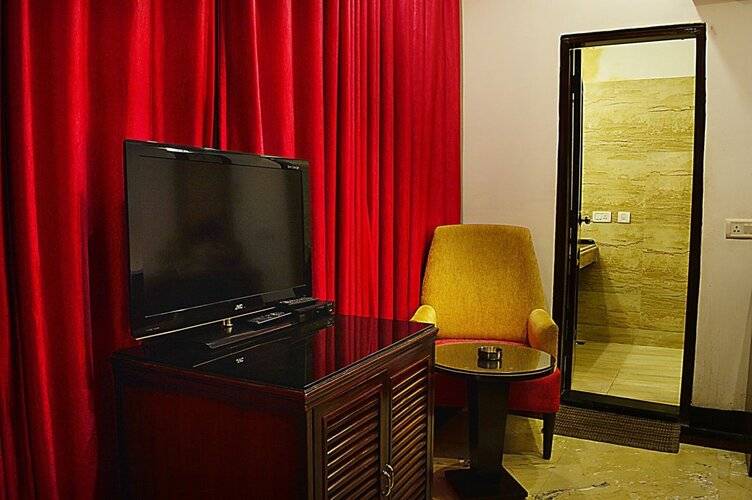 Hotel Emperor Palms At Karol Bagh