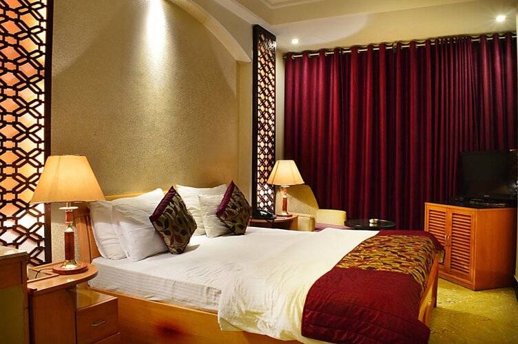 Hotel Emperor Palms At Karol Bagh