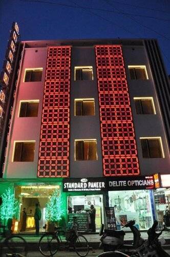 Hotel Emperor Palms At Karol Bagh