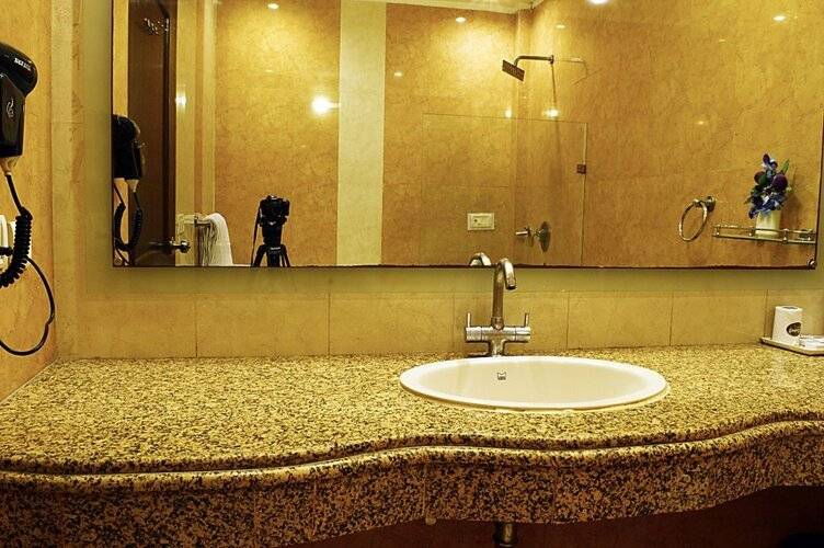 Hotel Emperor Palms At Karol Bagh