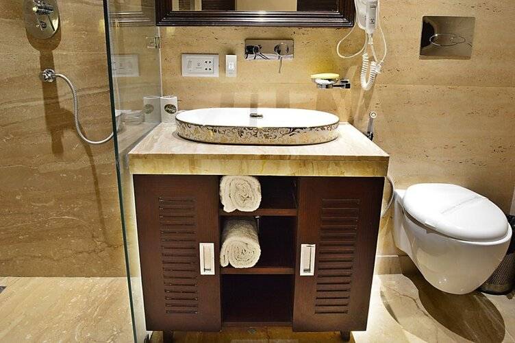 Hotel Emperor Palms At Karol Bagh