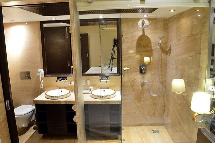 Hotel Emperor Palms At Karol Bagh