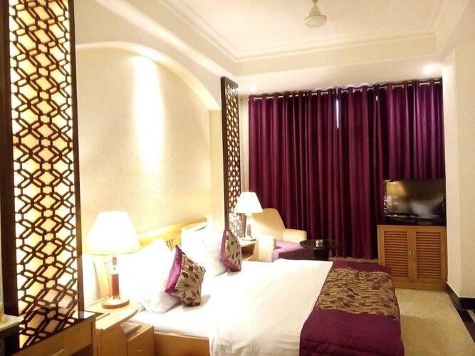 Hotel Emperor Palms At Karol Bagh