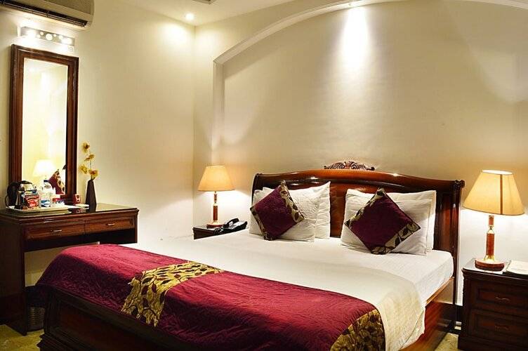 Hotel Emperor Palms At Karol Bagh