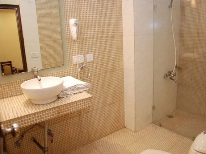 Hotel Emperor Palms At Karol Bagh