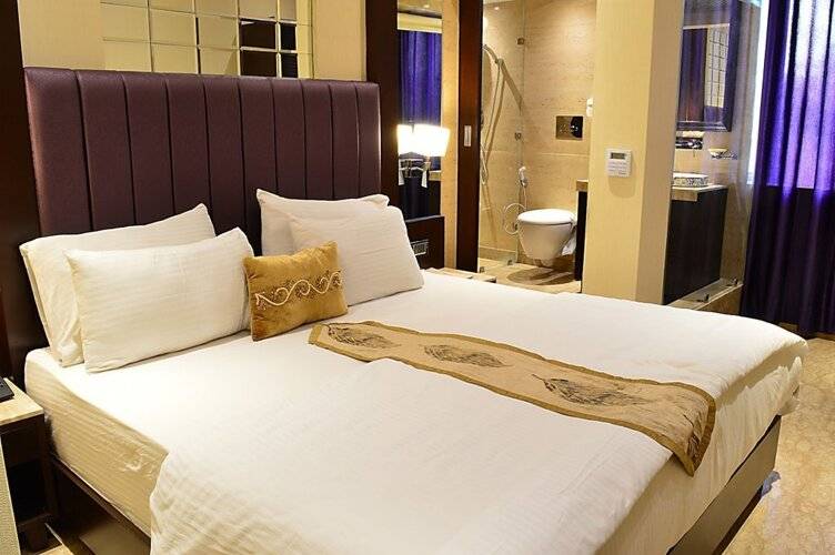 Hotel Emperor Palms At Karol Bagh