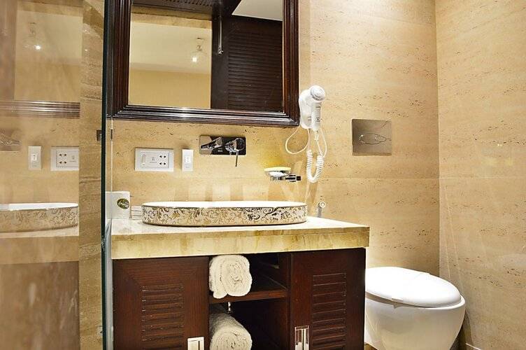 Hotel Emperor Palms At Karol Bagh