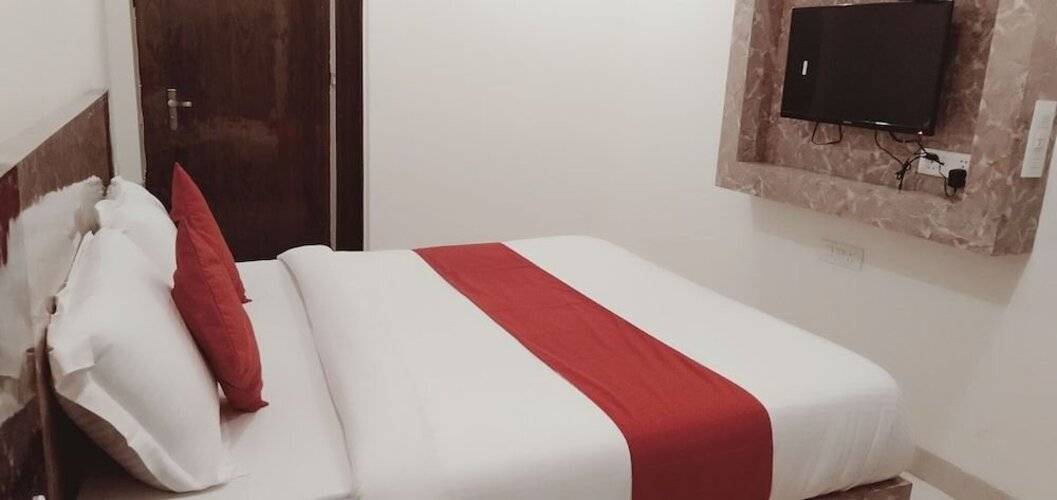 Airport Hotel J P Palace