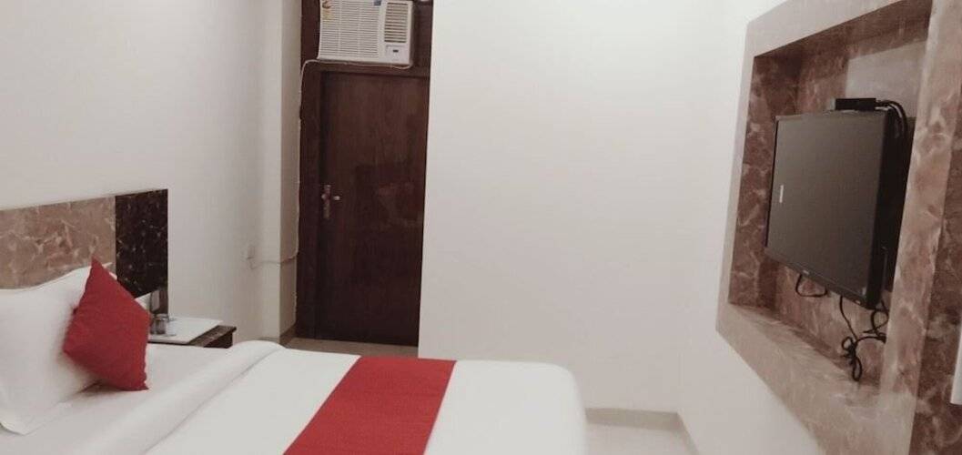Airport Hotel J P Palace