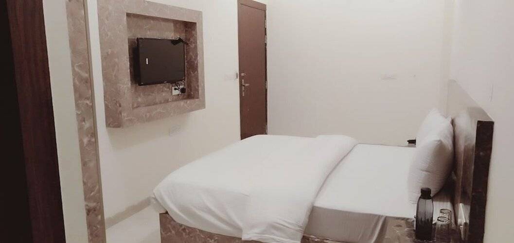 Airport Hotel J P Palace