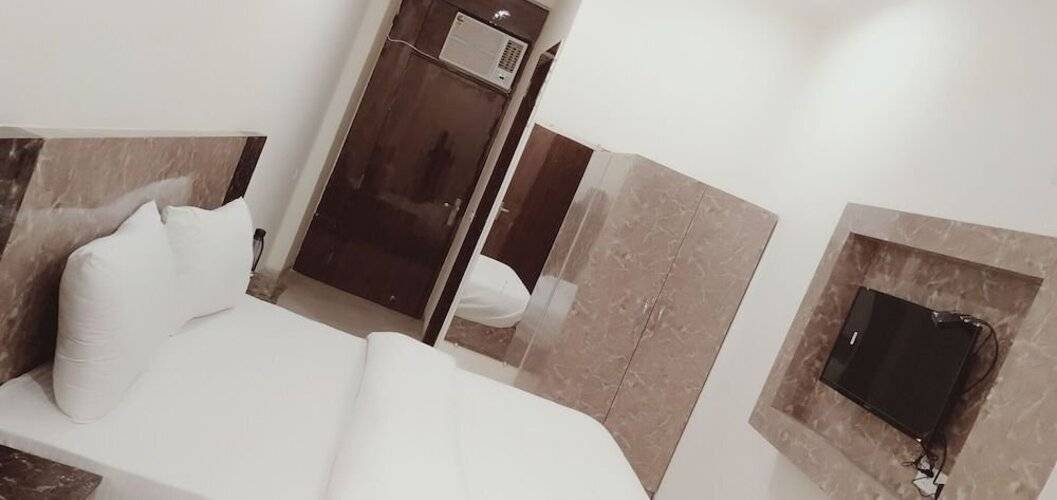 Airport Hotel J P Palace