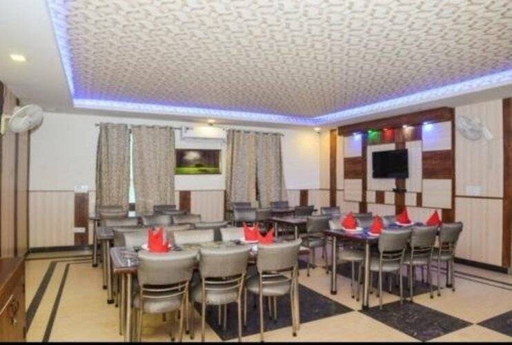 Airport Hotel J P Palace