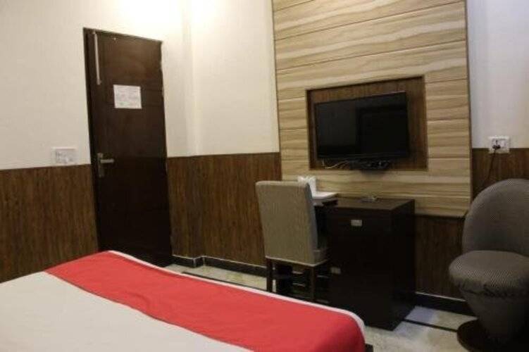 Airport Hotel J P Palace