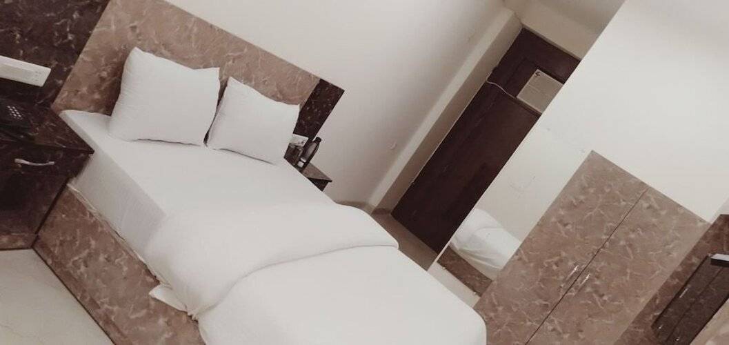 Airport Hotel J P Palace