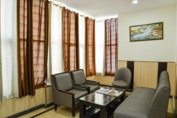 Airport Hotel J P Palace