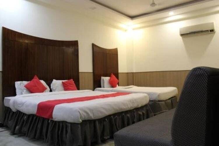 Airport Hotel J P Palace