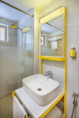 Bloomrooms @ Link Road