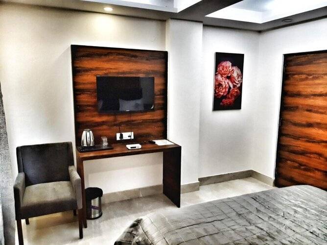 Hotel Aerocity Purple Orchid