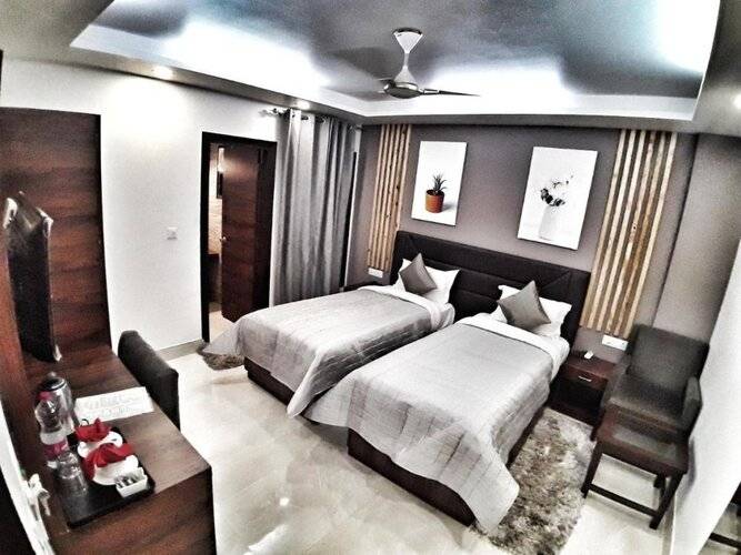 Hotel Aerocity Purple Orchid