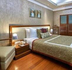 $item['hotel']['name']