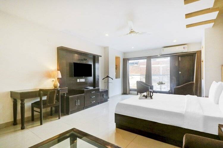 La Sapphire Hotel